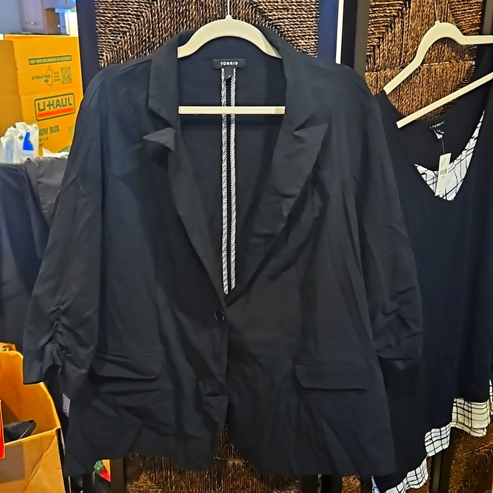 Torrid Size 4 3/4 cinched sleeve blazer